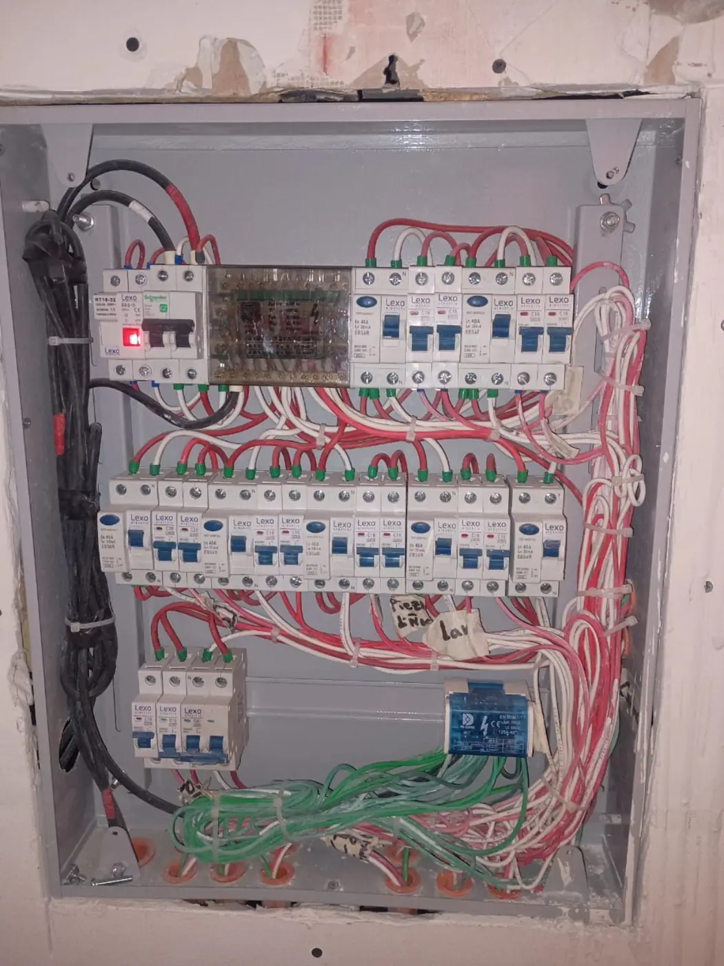 Proyecto Lo Barnechea, foto 23: Tablero eléctrico y canalización