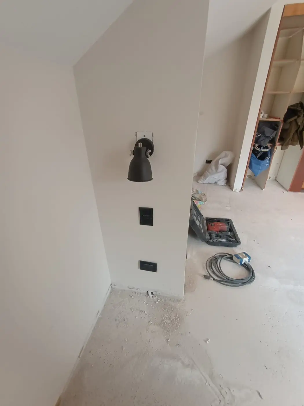 Proyecto Lo Barnechea, foto 31: Terminaciones eléctricas interiores