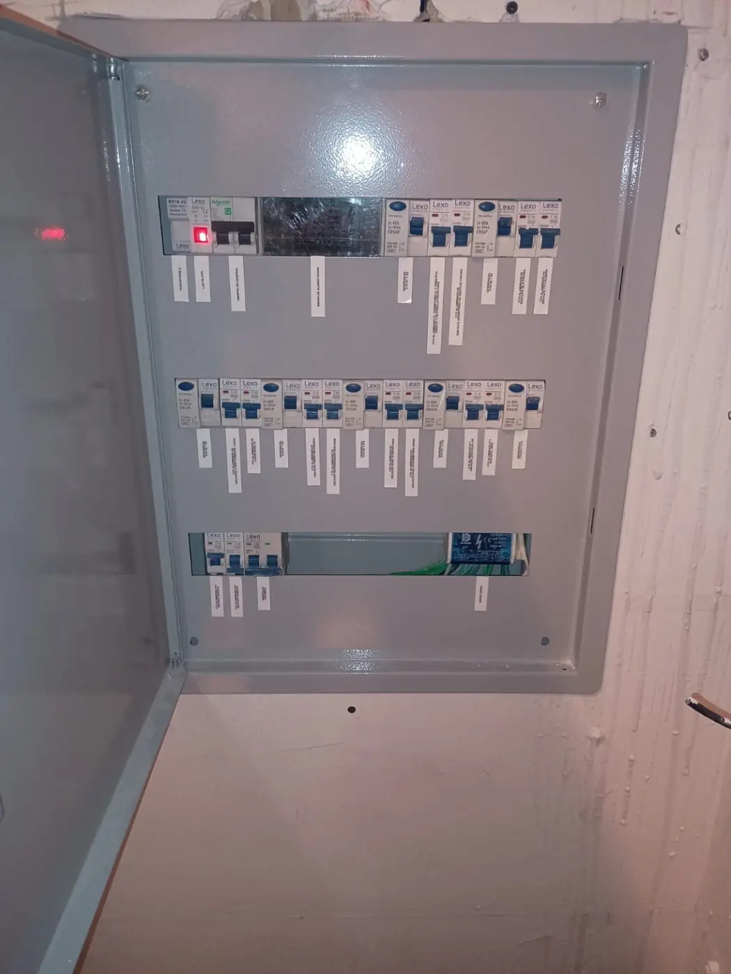 Proyecto Lo Barnechea, foto 41: Tablero eléctrico y canalización