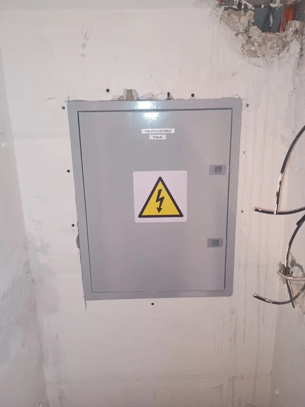 Proyecto Lo Barnechea, foto 42: Tablero eléctrico y canalización