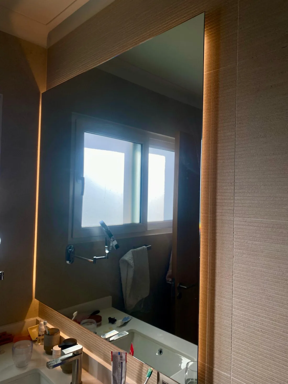 Proyecto Providencia, foto 11: Espejo retroiluminado en baño