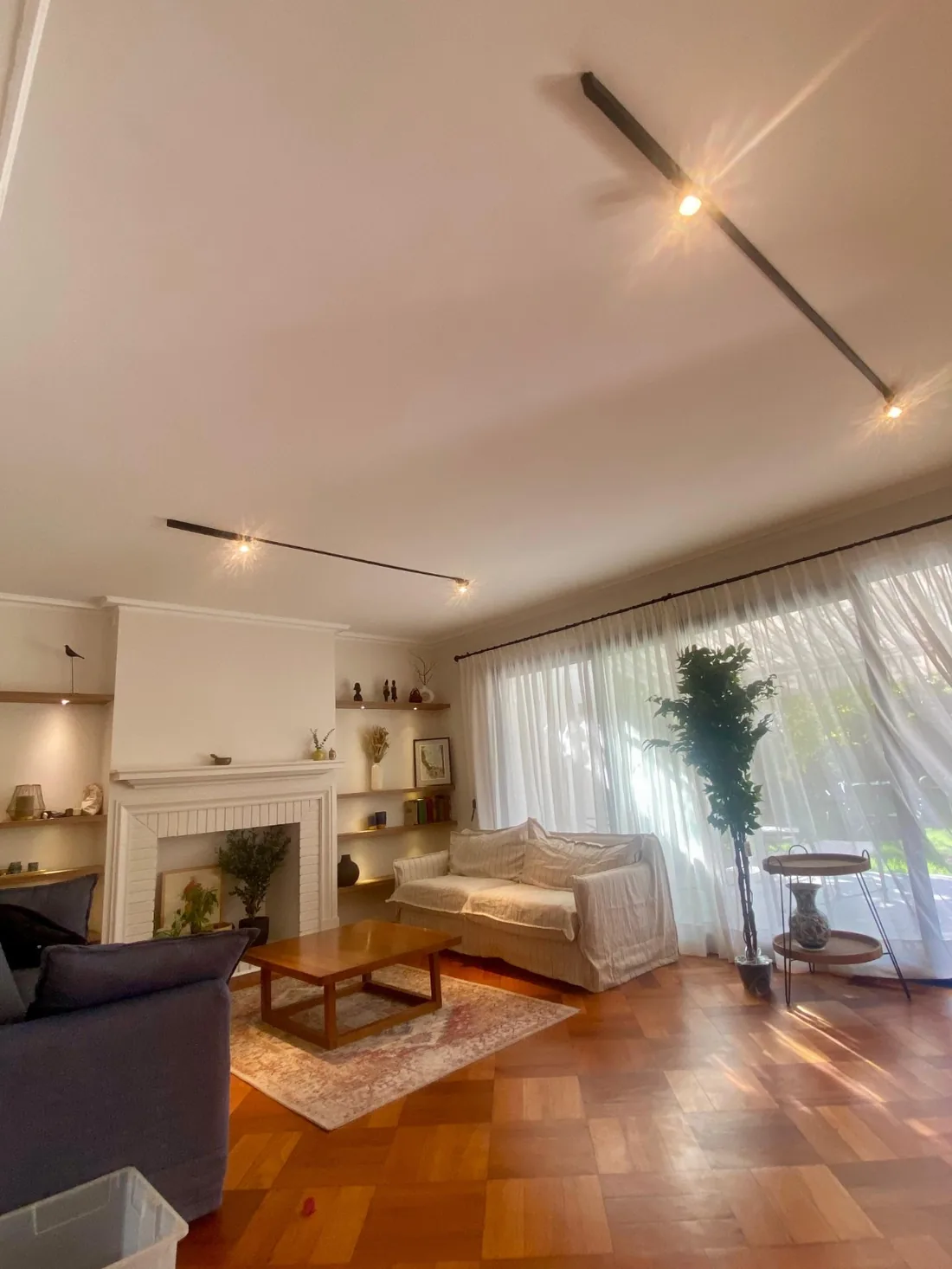 Proyecto Providencia, foto 12: Living iluminado con vista al jardín