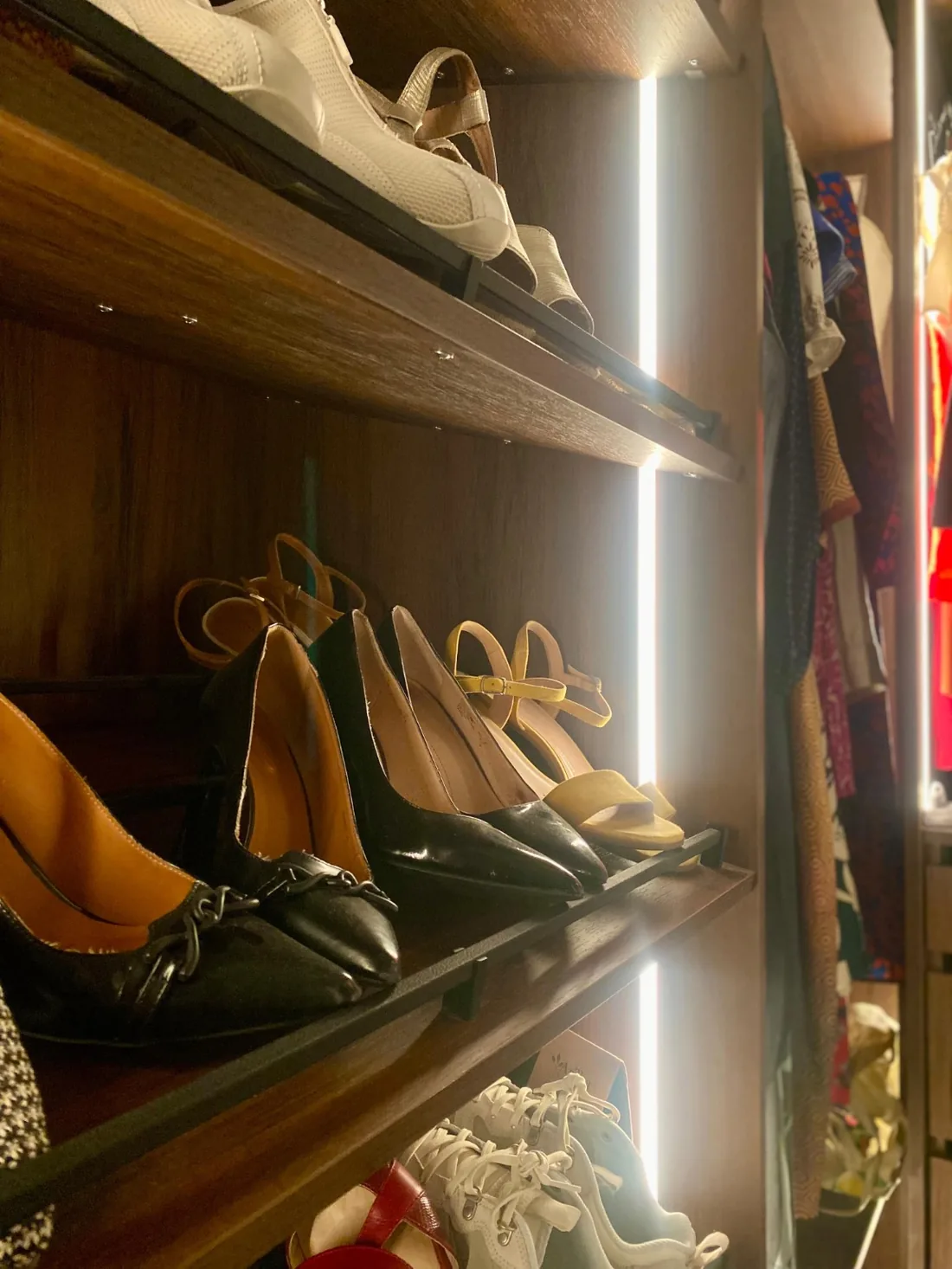 Proyecto Providencia, foto 14: Detalle de zapatero y closet iluminado